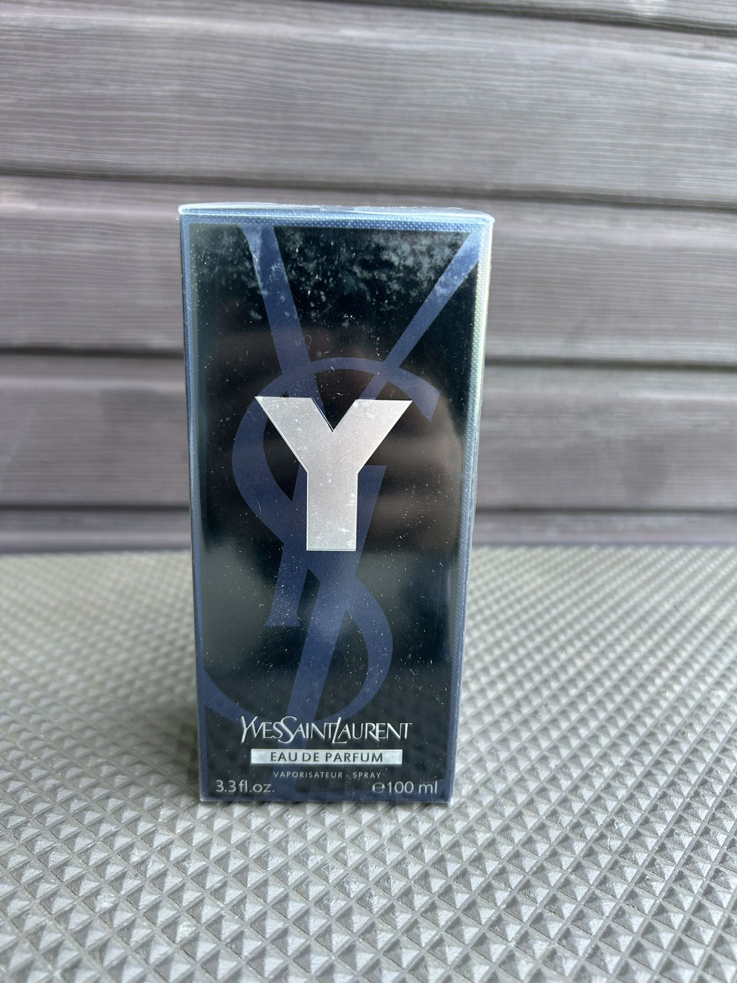 Yves Saint Laurent (ysl)