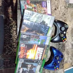 XBOX 360 CONTROLLERS  W/GAMES