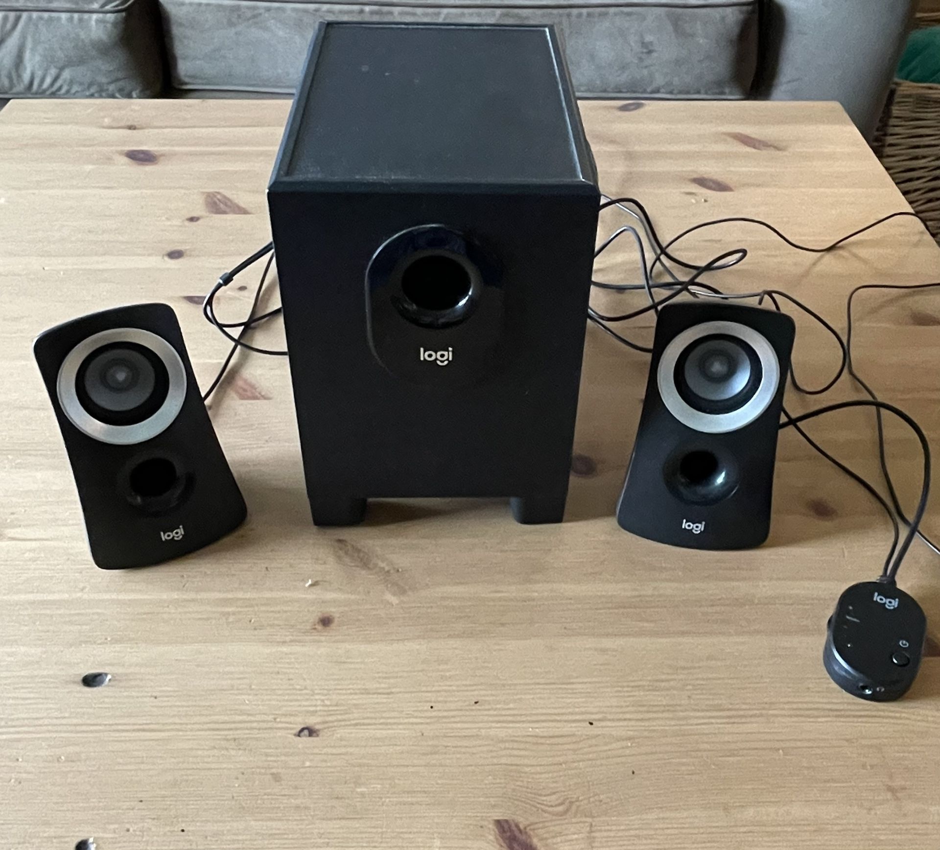 Logitech Z313 2.1 Channel Multimedia Speaker System with Volume Control Remote