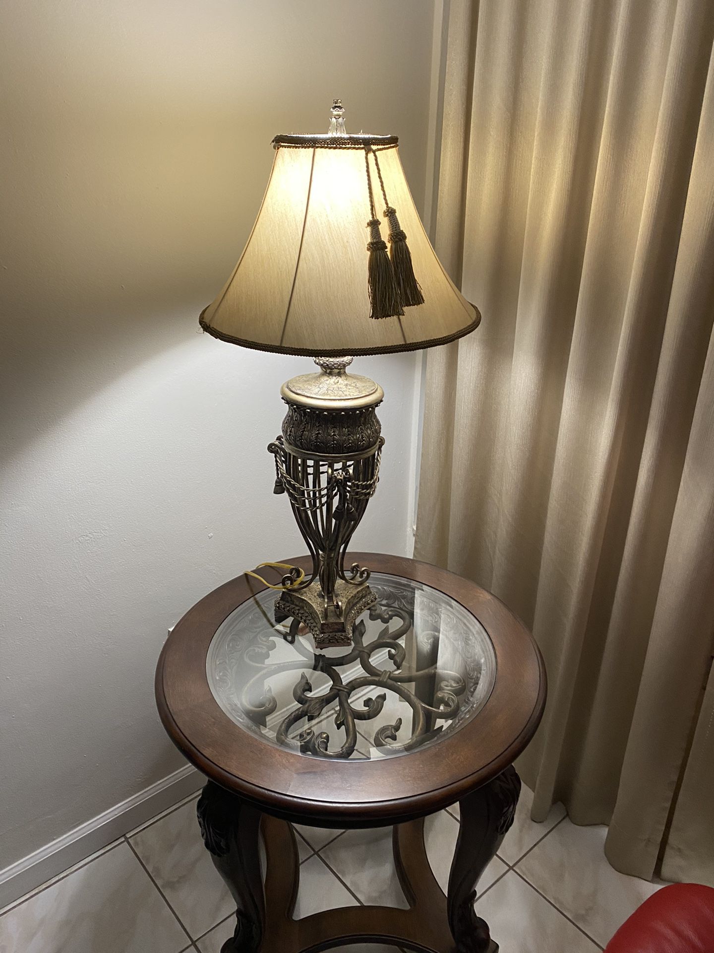Lámpara y mesa Antiques