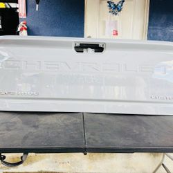 2020-2025 Chevrolet Silverado 2500 Tailgate Oem