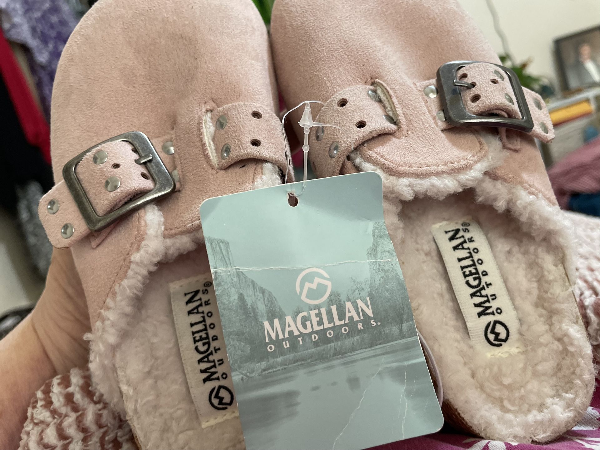 Pink suede clogs youth size11 faux fur lining for warmth adjustable strap made by Magellan outdoors