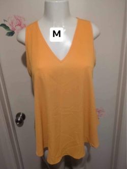 New women’s top size medium