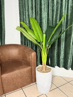 Planta artificial decorativa grande con maceta moderna – Excelente estado