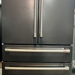 Cafe Standard-Depth 28.7-cu ft 4 -Door 36-in Wide Smart Compatible French Door Refrigerator with Ice Maker with Water Dispenser ( Matte Black with Bru