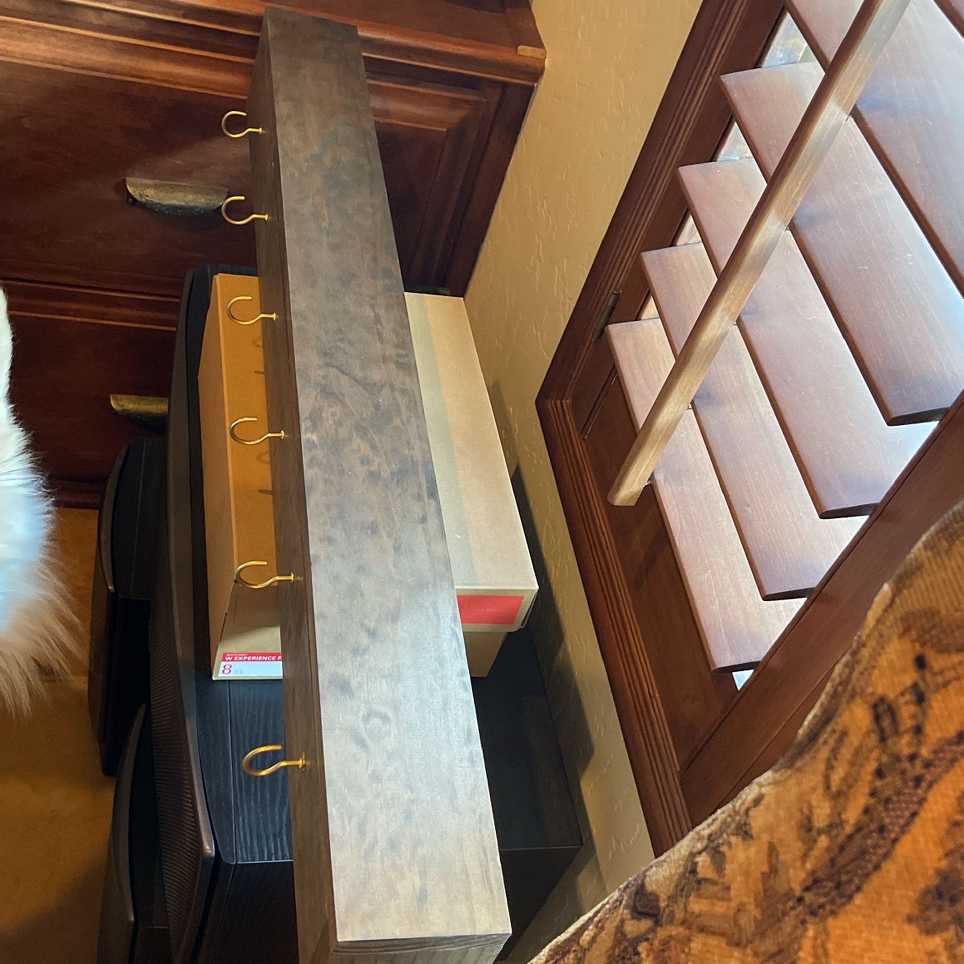 Floating shelf for coffee cups or keys
