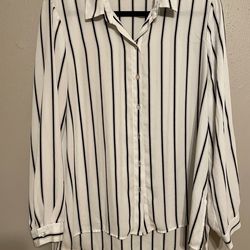 Woman’s size large striped blouse no tags  - 1$
