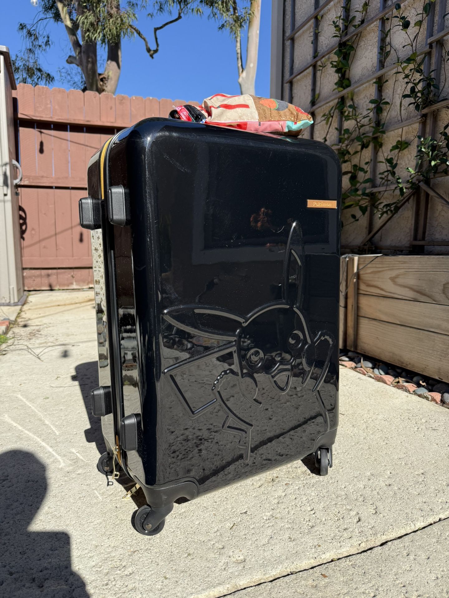 Pokémon Pikachu Luggage W/ Cover