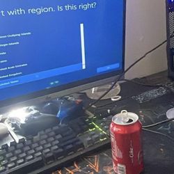 Gaming pc wit monitor read description for specs