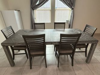 Table for sale, 6 chairs included