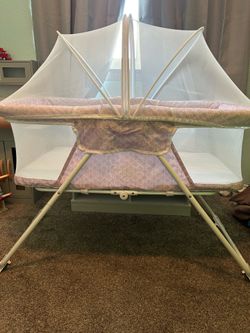 Foldable baby bassinet