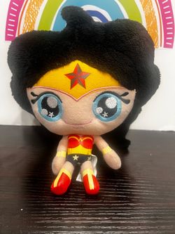 WONDER WOMAN COLLECTIBLE 8 INCH PLUSH
