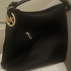 Michael Kors Black Lillie Large Pebbled Leather Shoulder Bag in Black with Gold-Toned Hardware