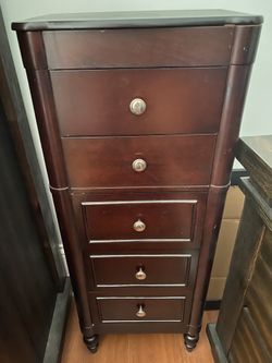 Dresser