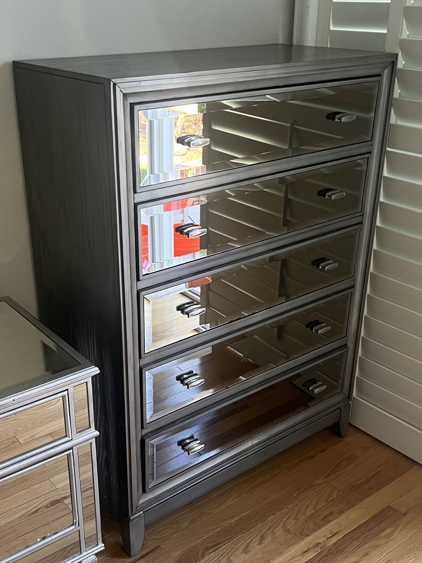 Mirrored Furniture (Dressers & Nightstands)