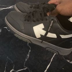 Off White Out Of Office Size 10