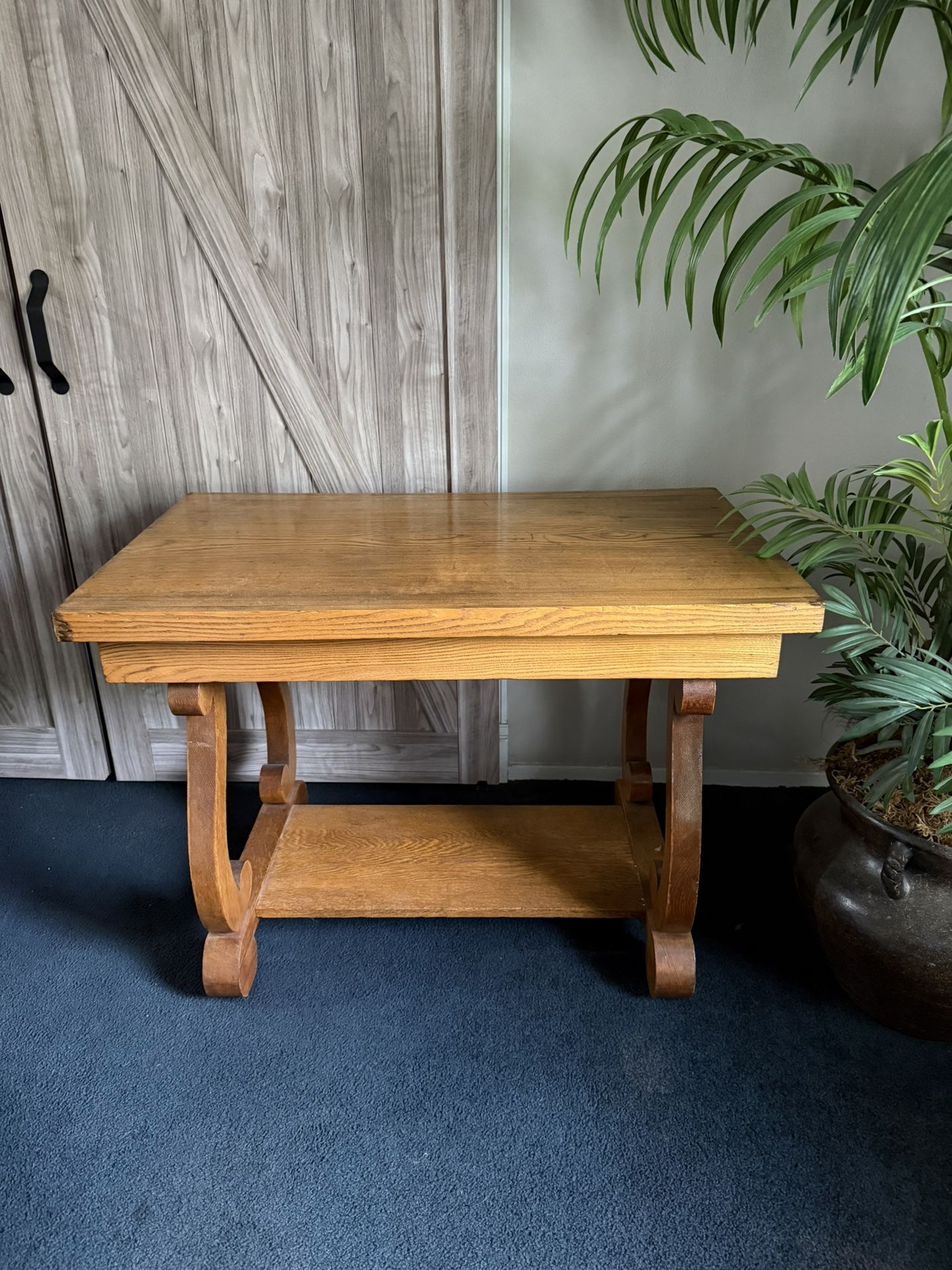 Antique Oak Table / Strong and Sturdy