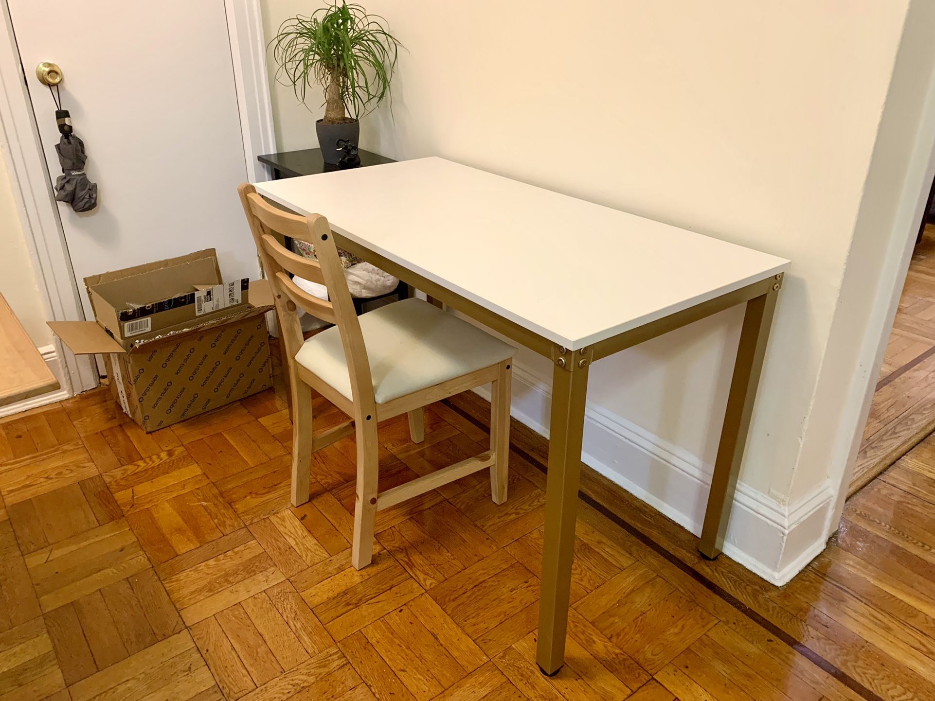 LIKE NEW WORK DESK TABLE