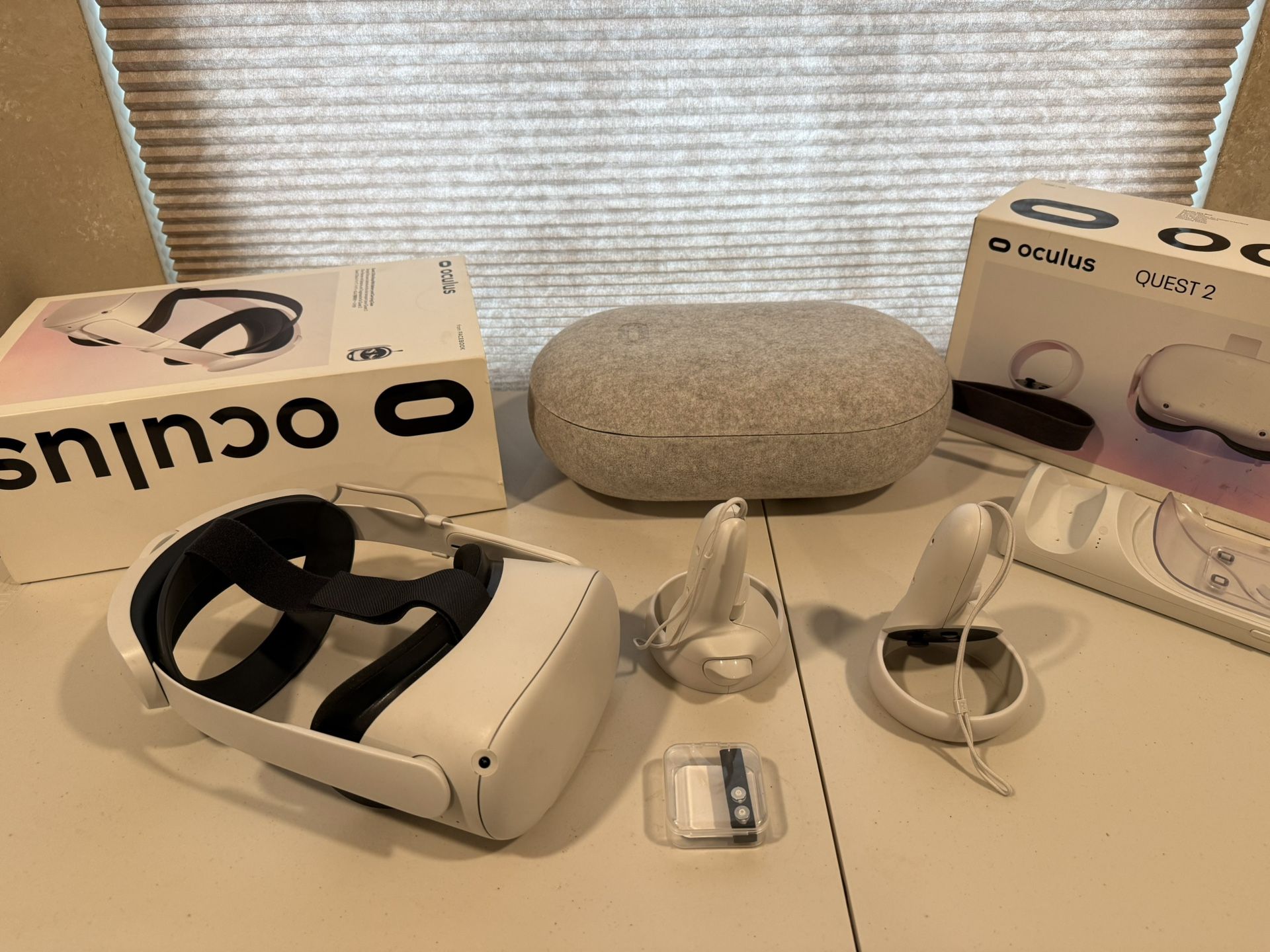 OCULUS QUEST 2 VR Headset With Charging Bay
