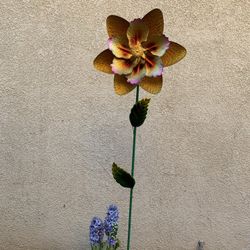 Gold Flower Star Garden Stake Spinner