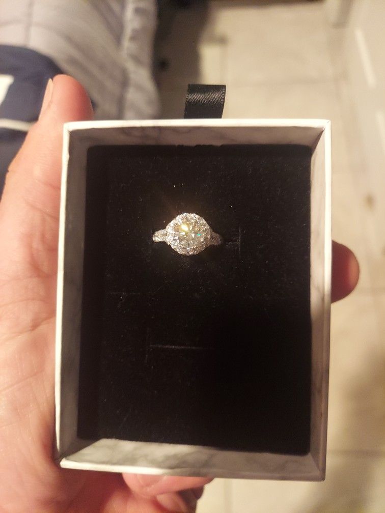2 carot Masonite engagement ring
