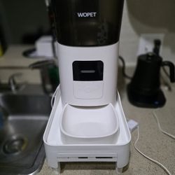 Wopet Automatic Feeder And Stand