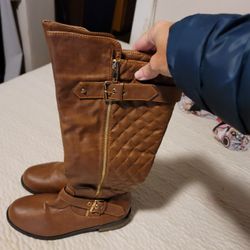 Brown Ladys Boots Size 7.5