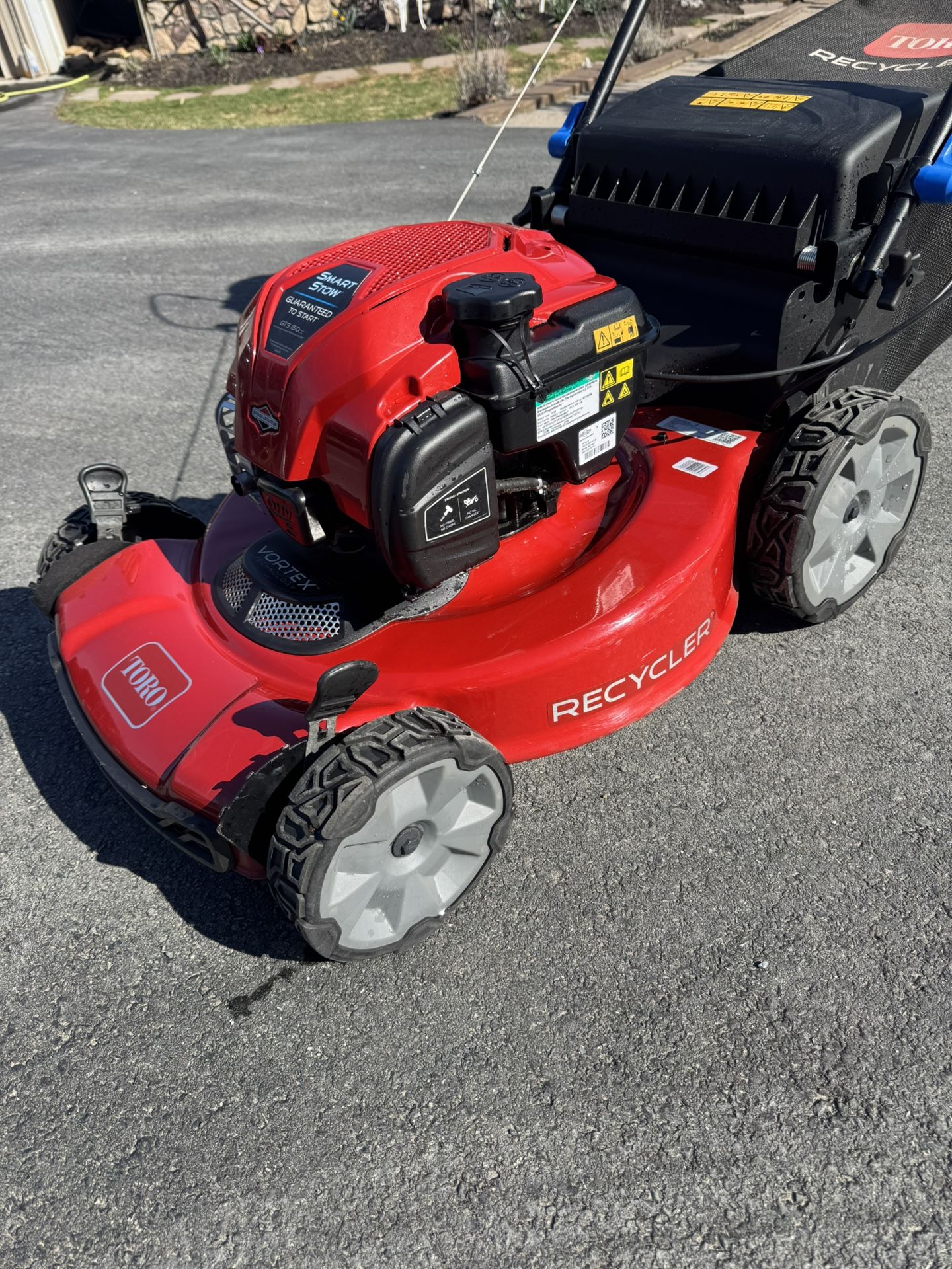 Like New Toro Smart Stow Recycler Mower 150cc Engine. Details Below