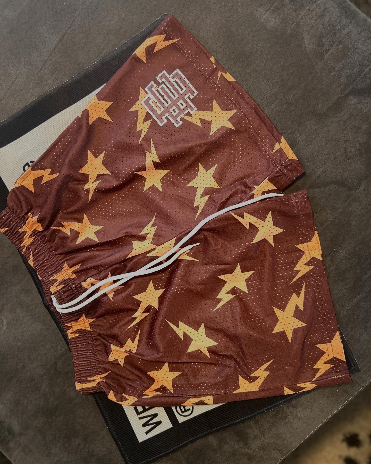 EE SHORTS