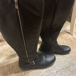 Really nice boots. Great condition just a little too big for me $25