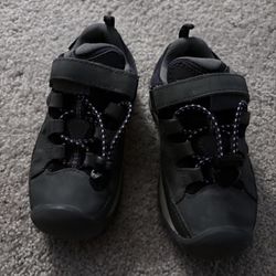 Keen Waterproof Hiking Shoe (Toddler size 9) 
