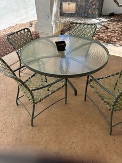Outdoor Patio Table and 4 Chairs Set