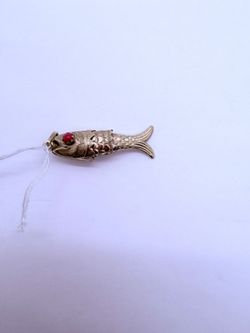 14KYG Fish Pendant