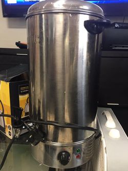 Bundle stainless 3 steal kettles, and a buffalo water boiler.