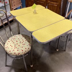 Vintage 1950s breakfast set – Yellow table +2 chairs