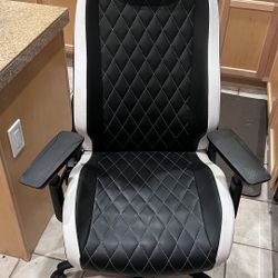 High Back Heavy Duty Gamer / Office Chair 350lbs Weight Load
