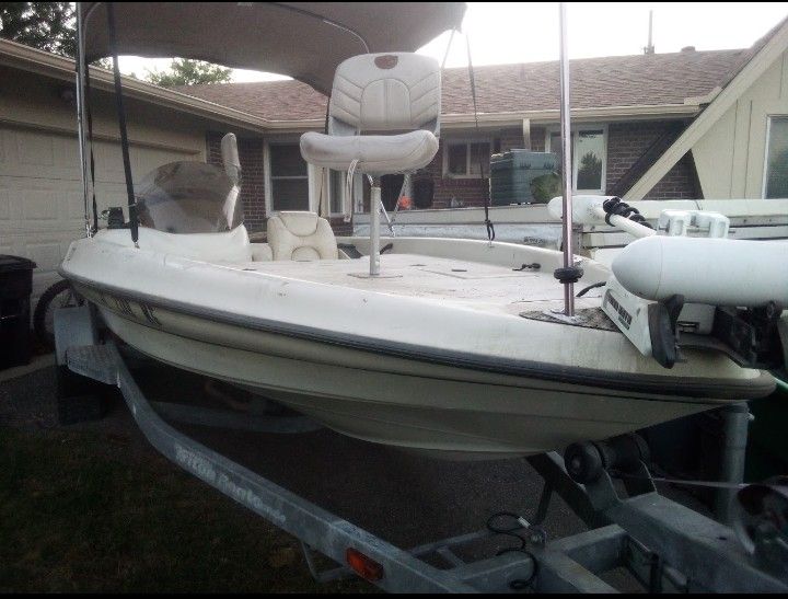 2002 TJZ Triton Boat V6 18.5ft