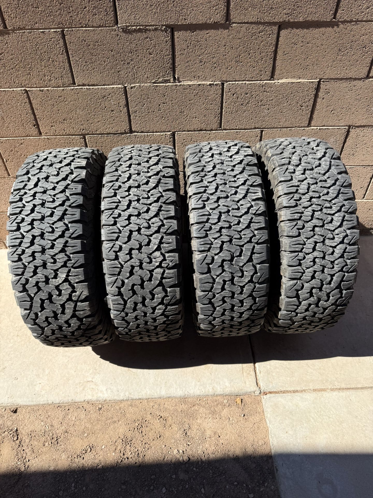 Set 285/65 R18 BFG KO2 Tires