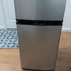 Insignia™ - 4.3 Cu. Ft. Mini Fridge with Top Freezer For Sale