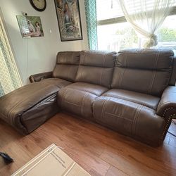 Lovely Couch from Jerome’s