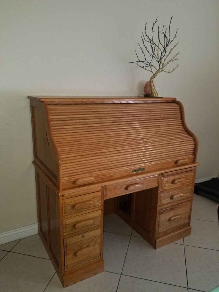 Vintage Aspen Classic Roll Top Desk