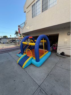 Kids mini bounce house