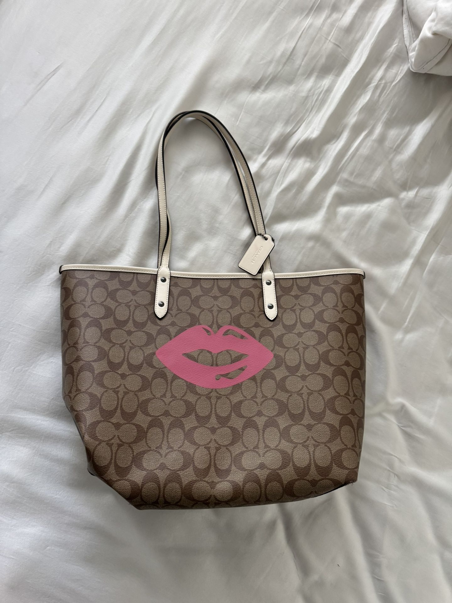 Coach City Tote In Signature Canvas With Kiss
