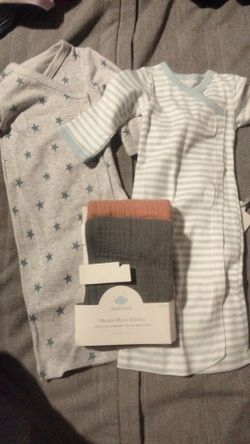 2 Premeie Gowns And Burp Rags New