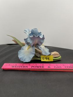 Blue sapphire Iris sculpted by Ronald Van  1983(v44)