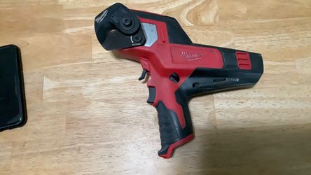 Milwaukee Cordless Cable Cutter Tool
