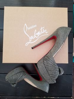 Christian Louboutin - Jenny Knot Metallic Peep Toe Pumps - size 40