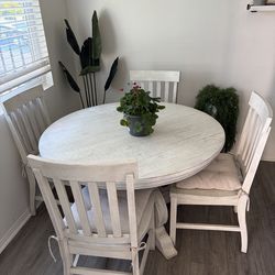Farmhouse dining table with 4 chairs 🪑 for only 400