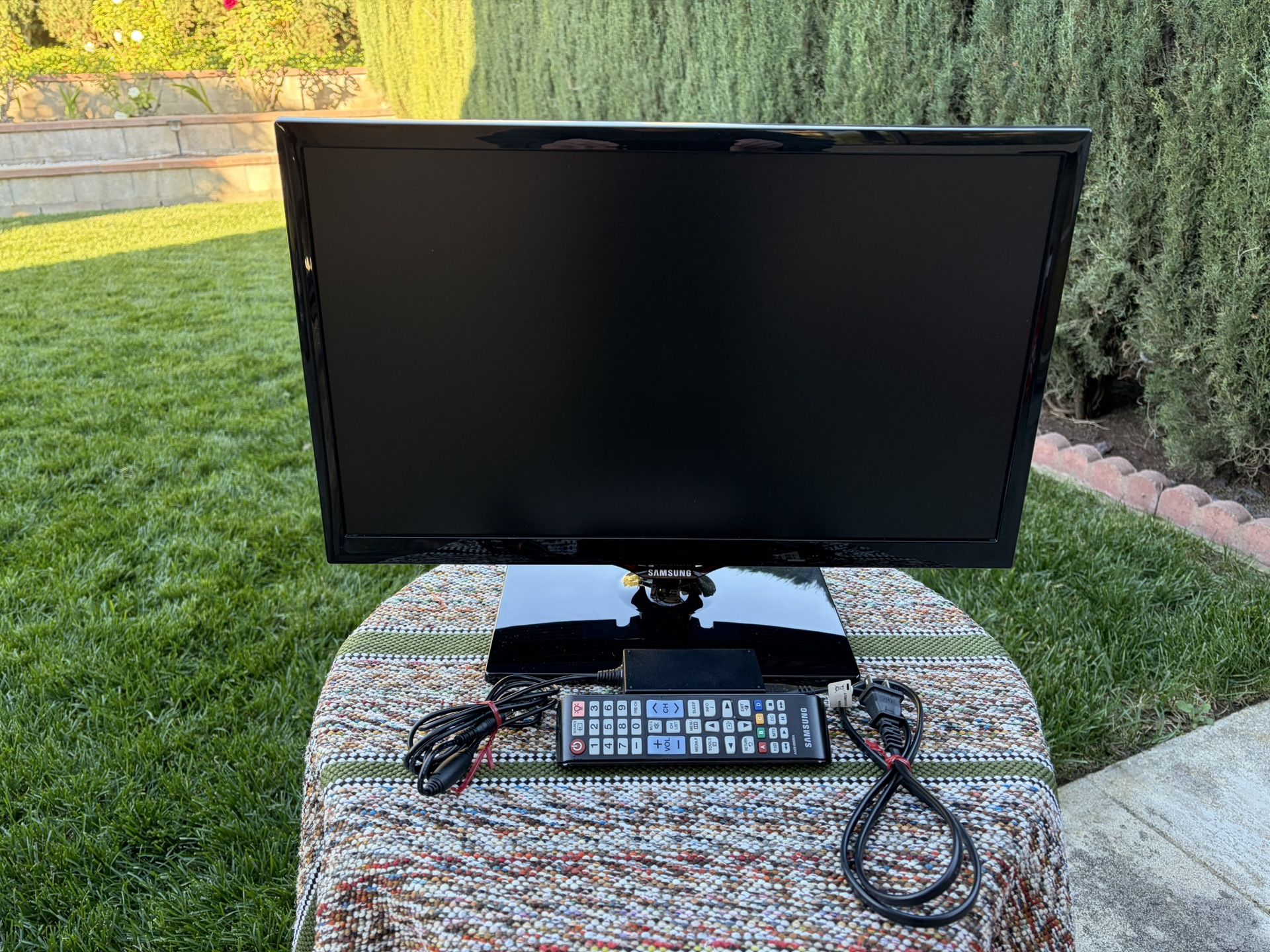 Samsung 22-Inch 1080p HDTV w/Remote for Sale 