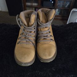 Time and Tru Women's boots